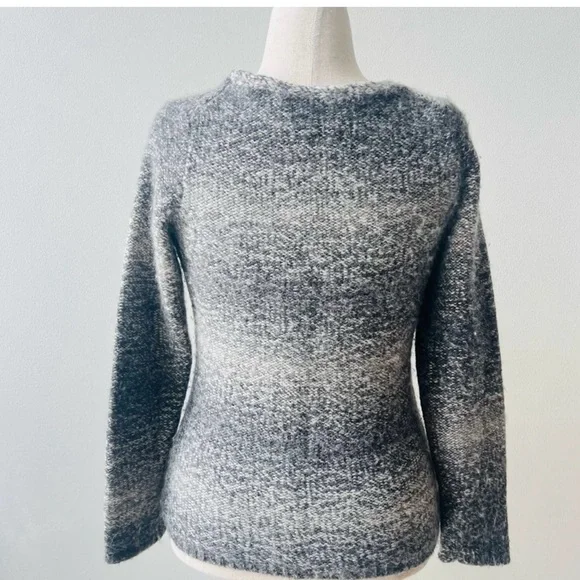 BANANA REPUBLIC Womens Alpaca Wool V Neck Knit Sweater Size Medium fits like XS - Picture 2 of 5